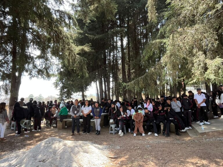 En el Bachillerato Octavio Paz se llevó a cabo la conferencia de prevención con perspectiva de género titulada “Ante la violencia haz la diferencia”, dirigida a las y los alumnos del plantel.