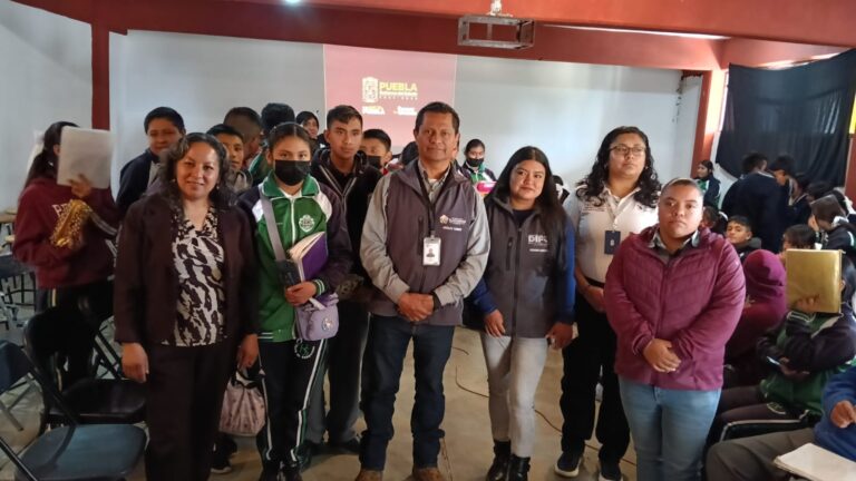 Con el objetivo de fomentar la prevención y la concientización entre las juventudes, se realizaron dos conferencias con perspectiva de género tituladas “Ante la violencia haz la diferencia” en la Escuela Secundaria Hermanos Serdán.