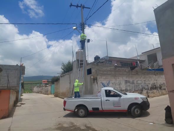 La Brigada de Alumbrado Público realizó la reparac (#33)